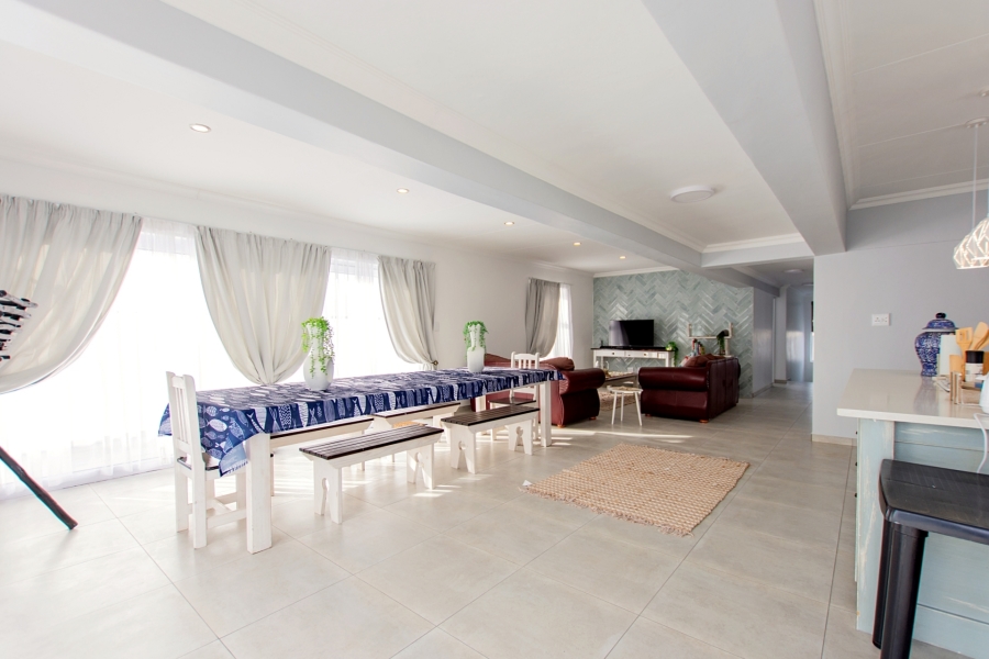 5 Bedroom Property for Sale in Brittania Beach Estate Western Cape